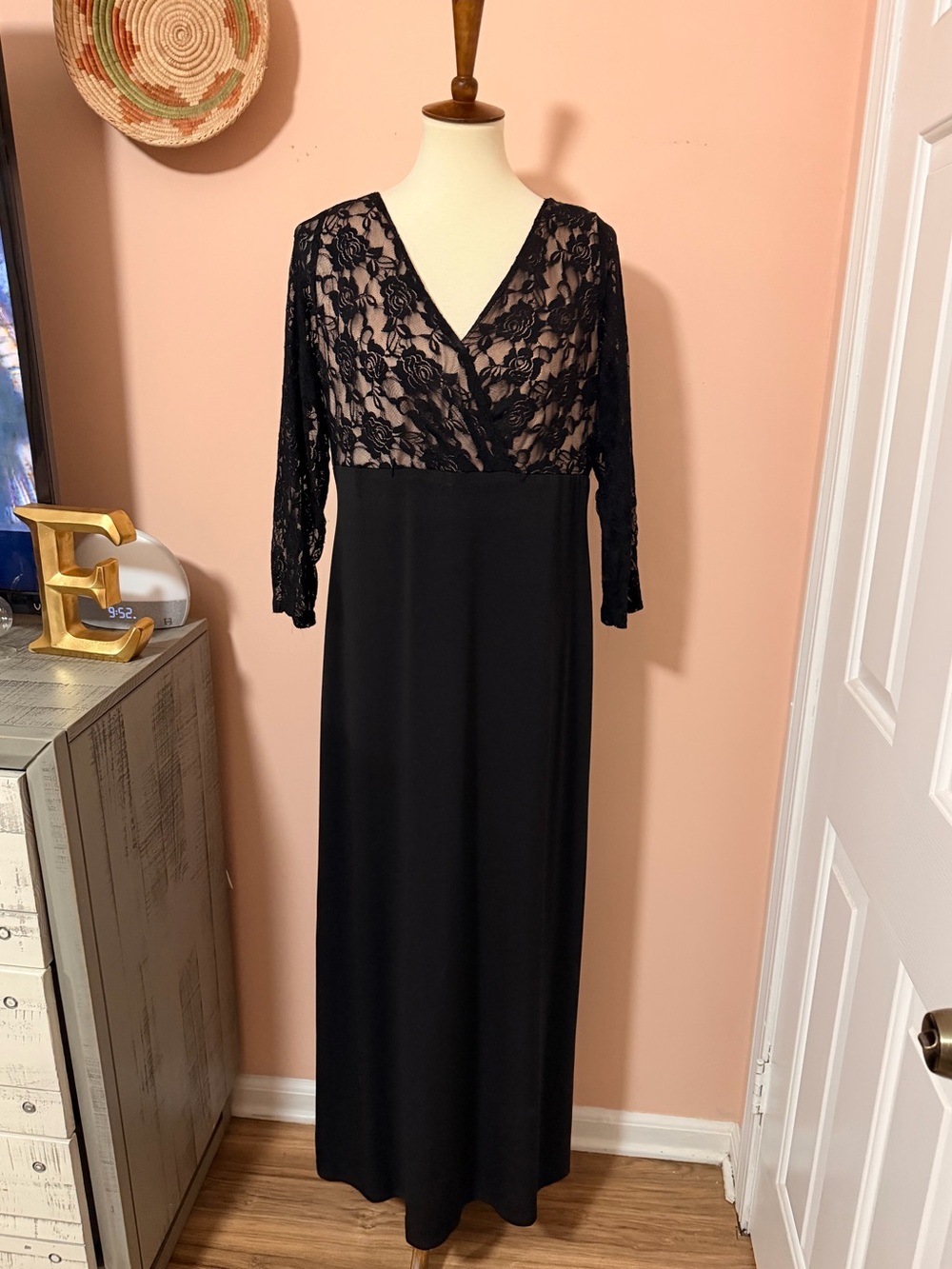 Glamour Plus-Size Formal Black Lace V-Neck Maxi Dress 3/4 Sleeves Sz 16